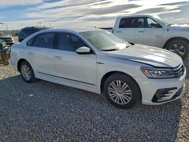 Volkswagen Passat R-line Image 3