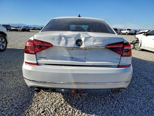 Volkswagen Passat R-line Image 2