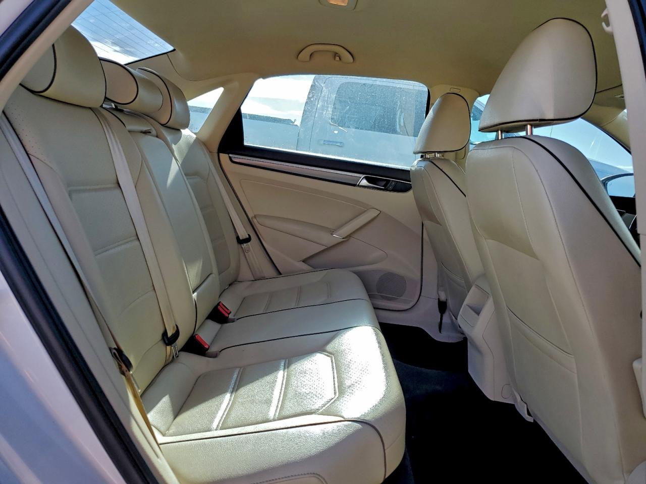 Volkswagen Passat R-line Image 4