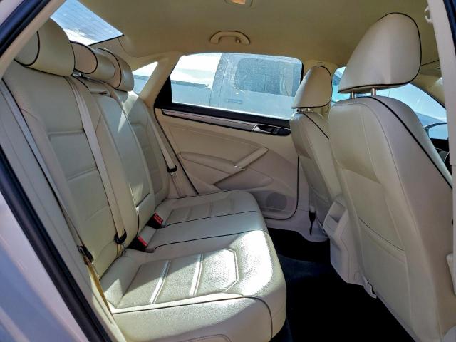 Volkswagen Passat R-line Image 4