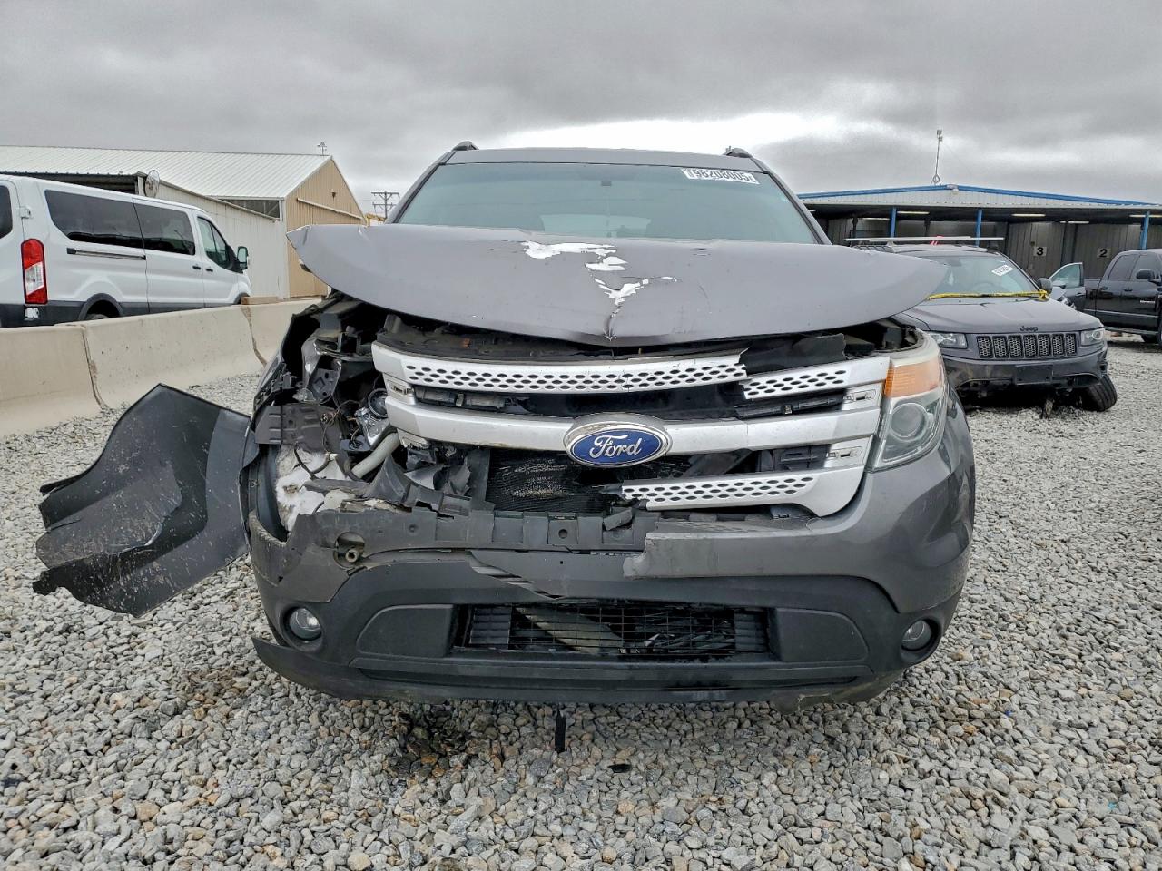 Ford Explorer Xlt Image 8
