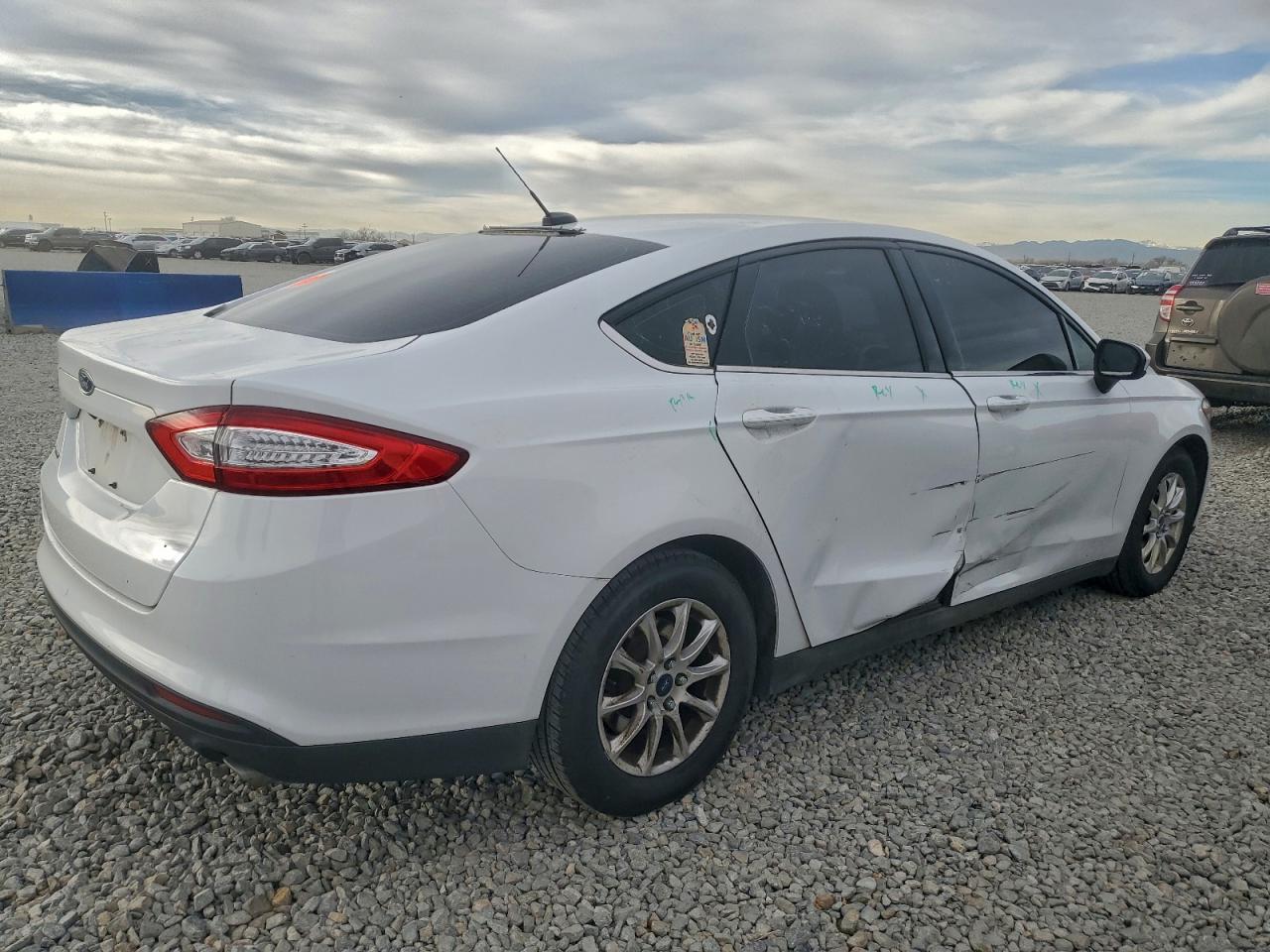 Ford Fusion S Image 5