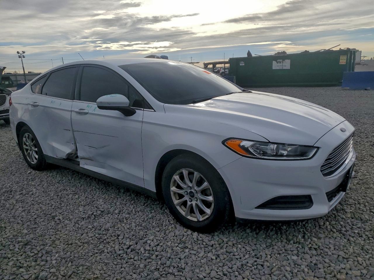 Ford Fusion S Image 3