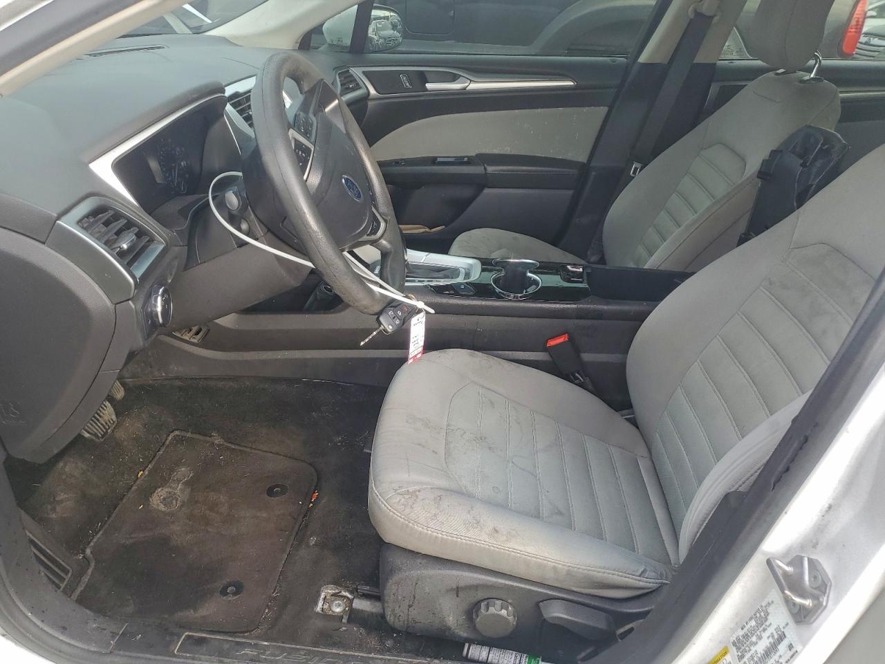 Ford Fusion S Image 4