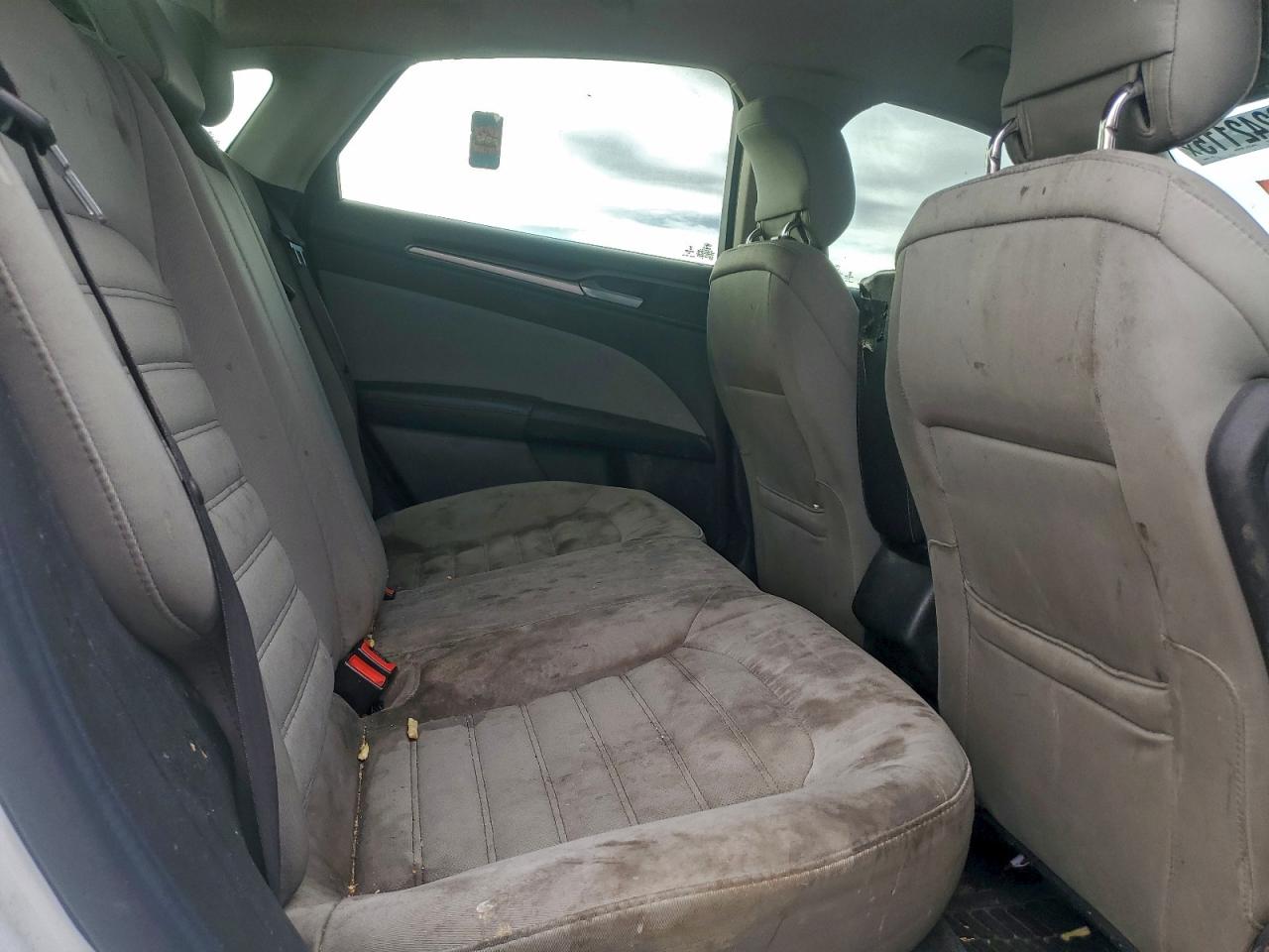 Ford Fusion S Image 9