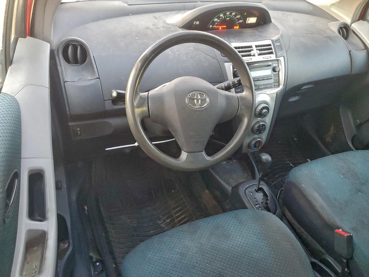 Toyota Yaris Image 8