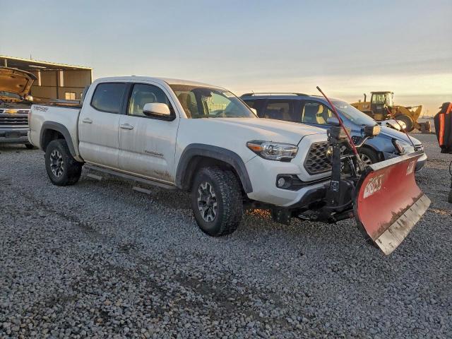 Toyota Tacoma Double Cab Image 12