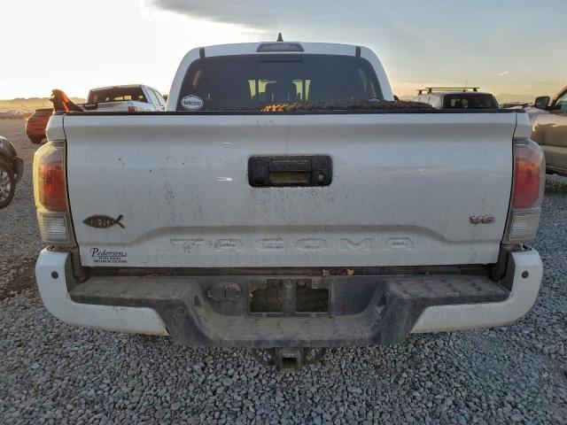 Toyota Tacoma Double Cab Image 8