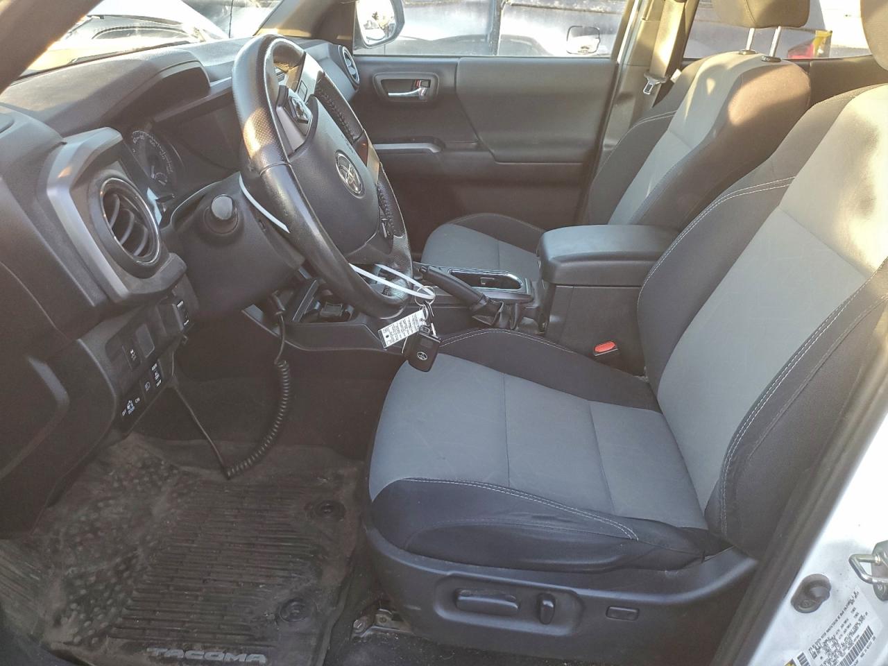 Toyota Tacoma Double Cab Image 5