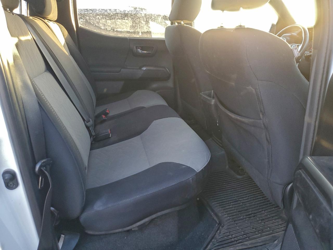 Toyota Tacoma Double Cab Image 6