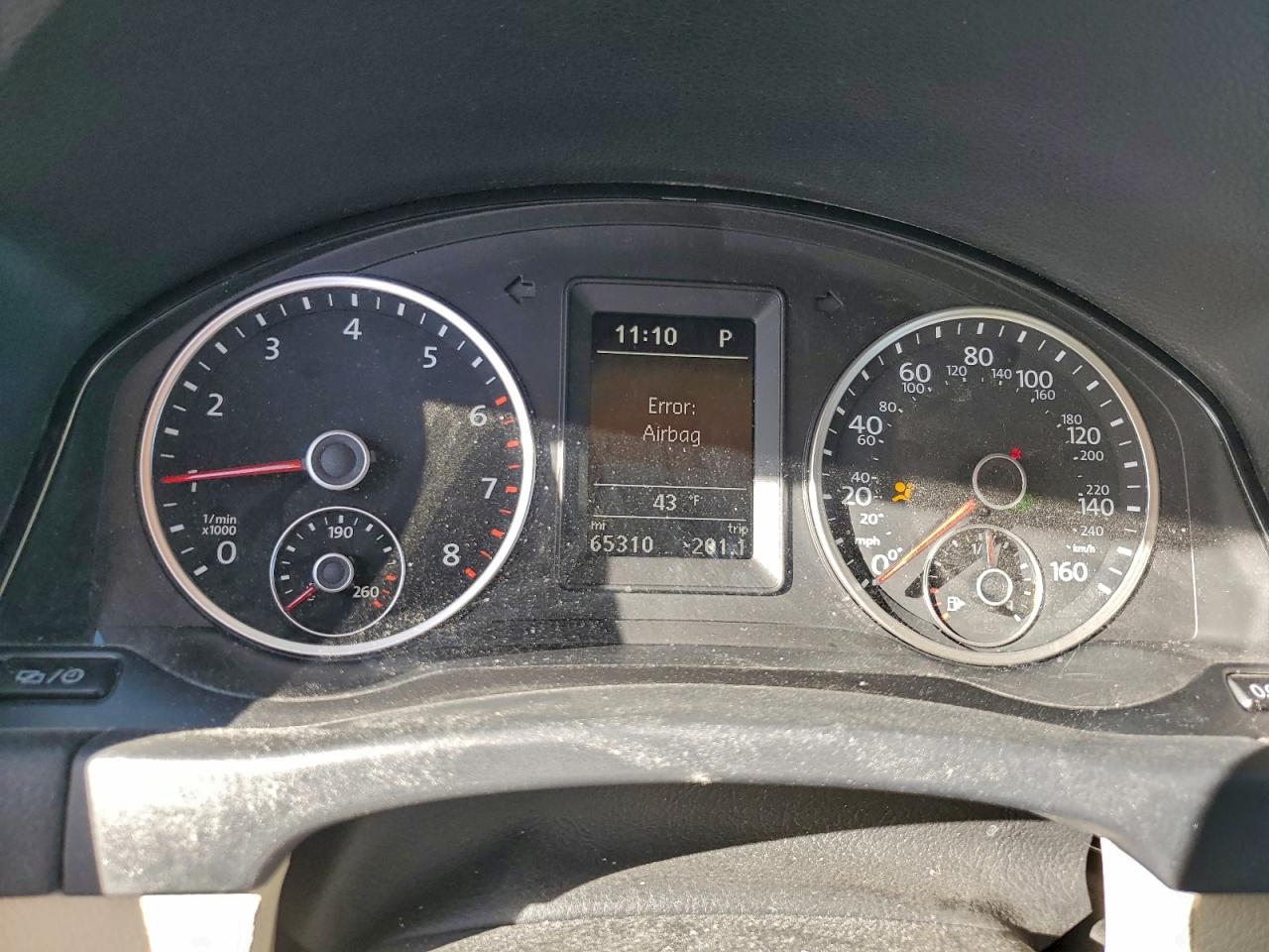 Volkswagen Tiguan S Image 2