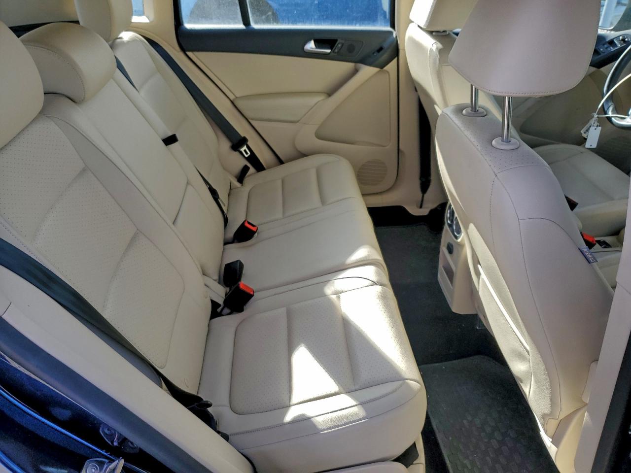 Volkswagen Tiguan S Image 7