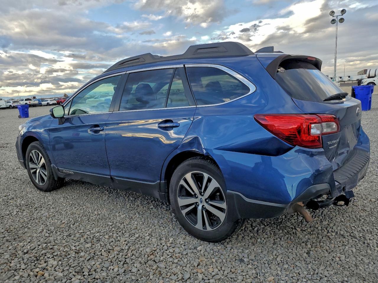 Subaru Outback 2.5i Limited Image 9