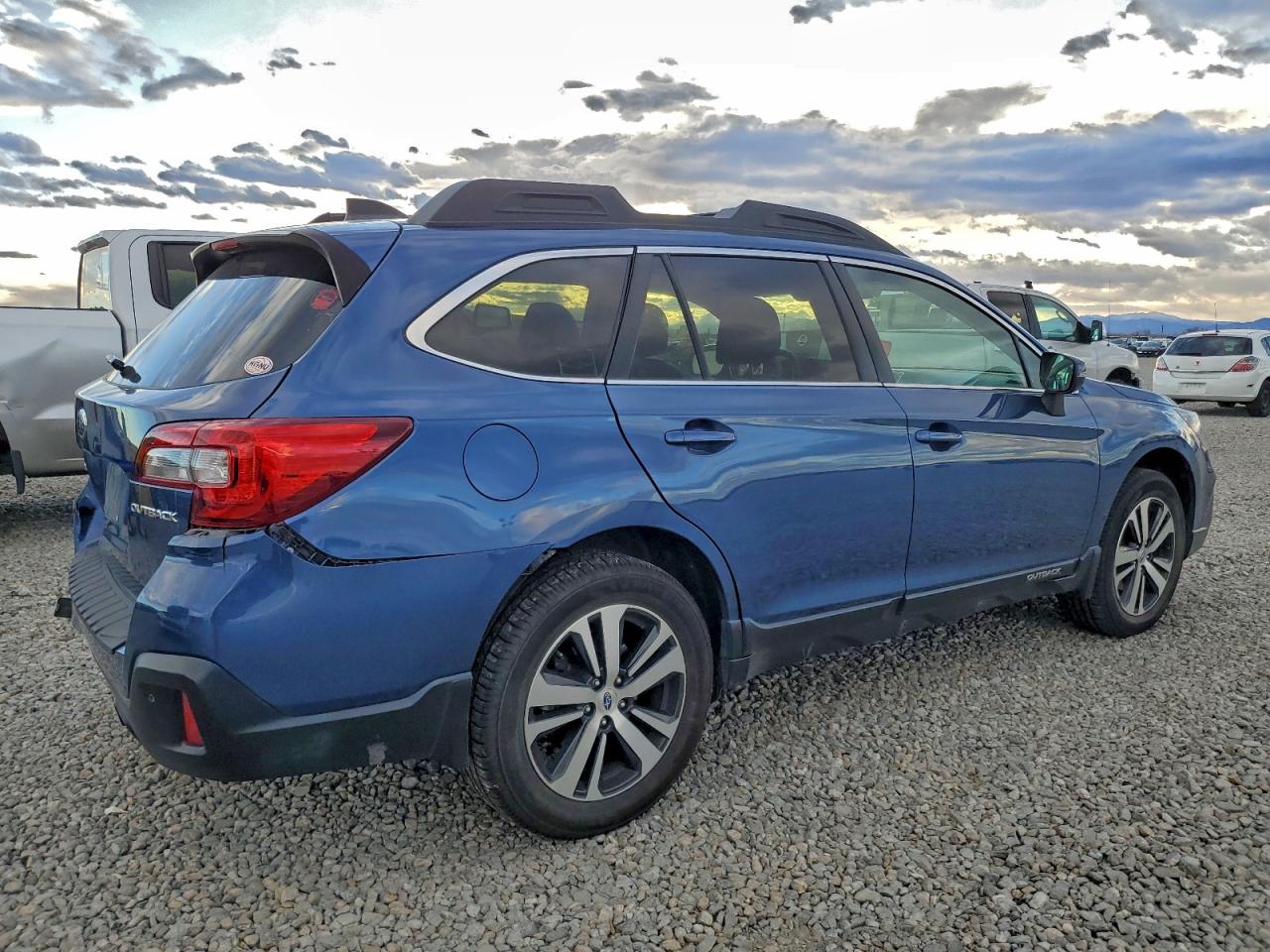 Subaru Outback 2.5i Limited Image 4
