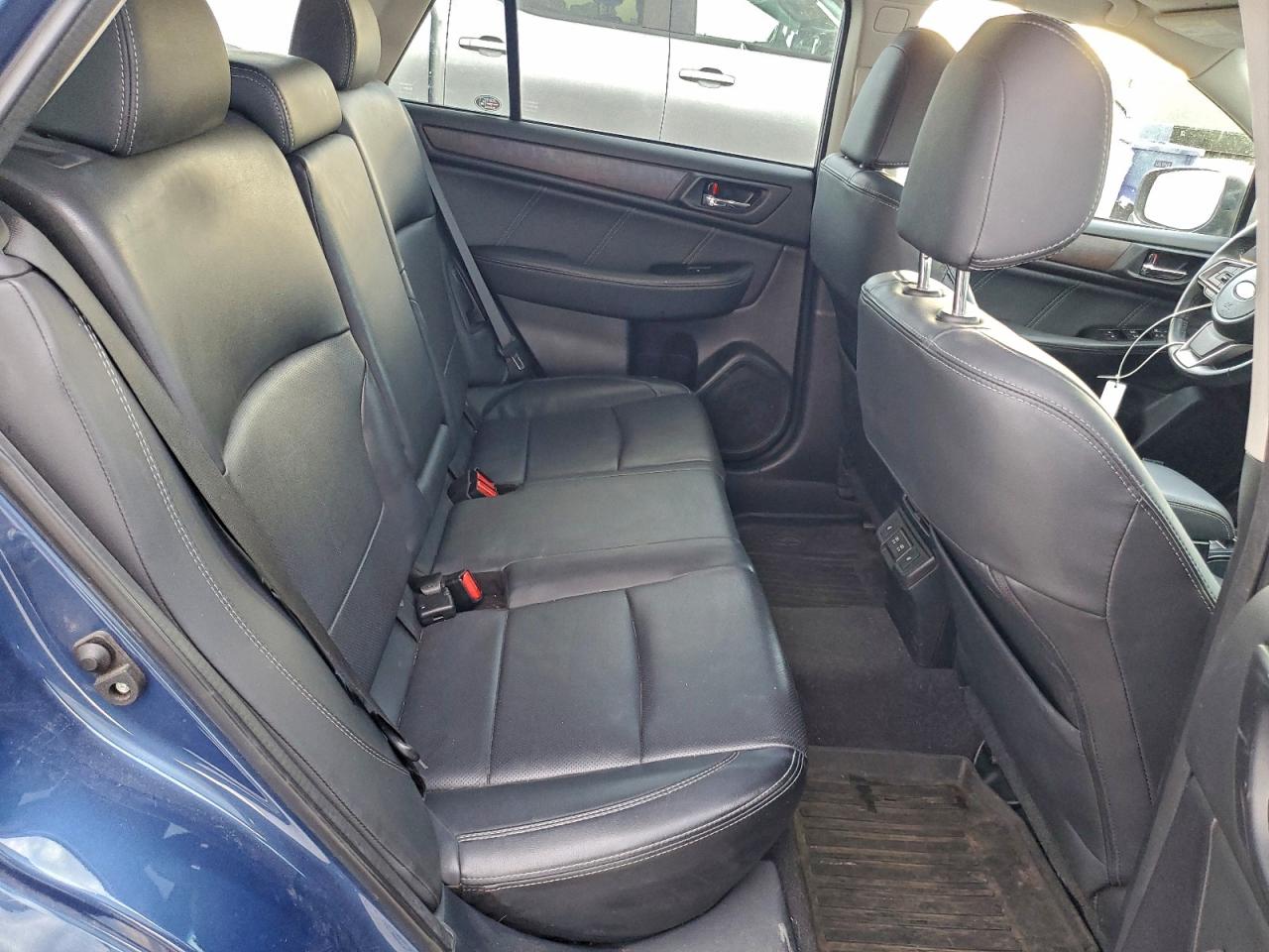 Subaru Outback 2.5i Limited Image 10