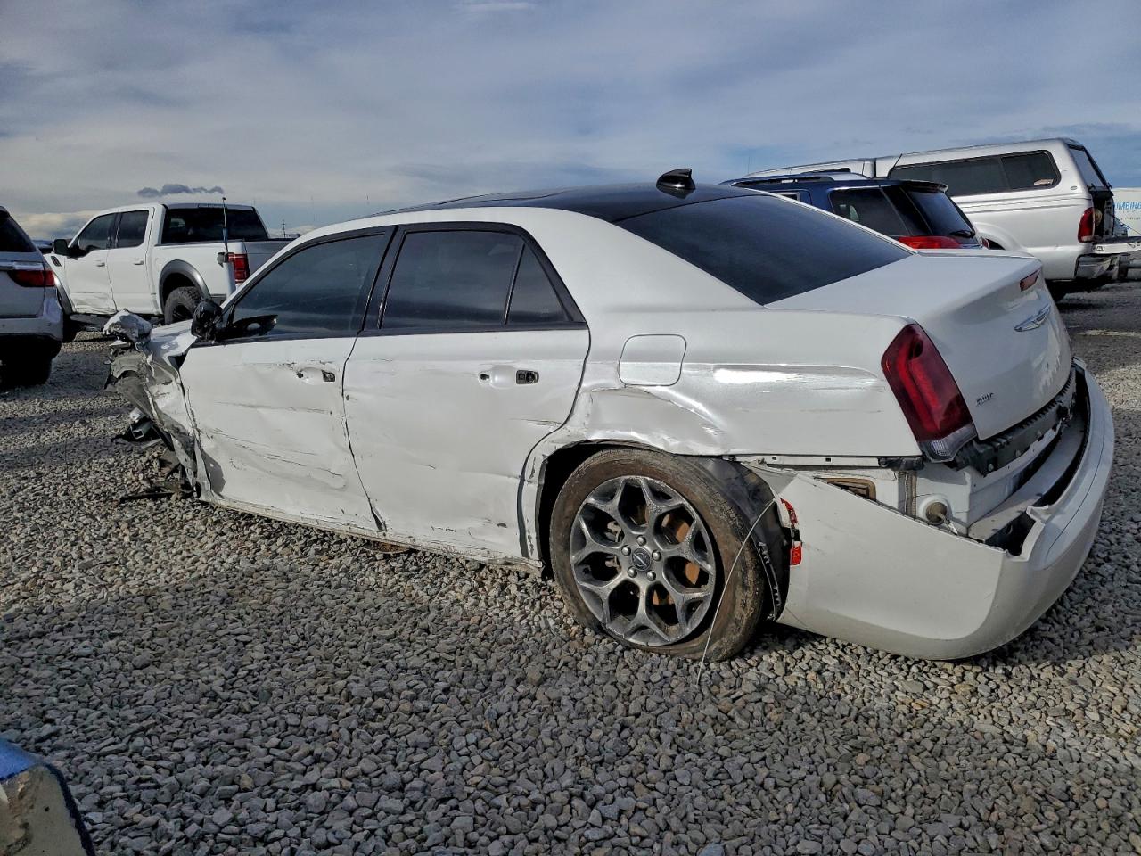 Chrysler 300 S Image 2