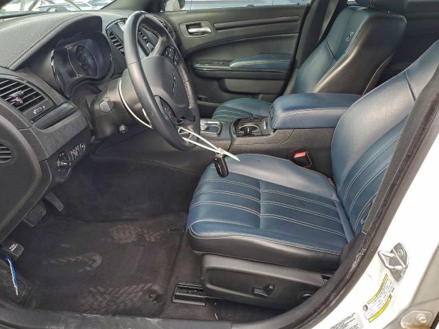 Chrysler 300 S Image 8