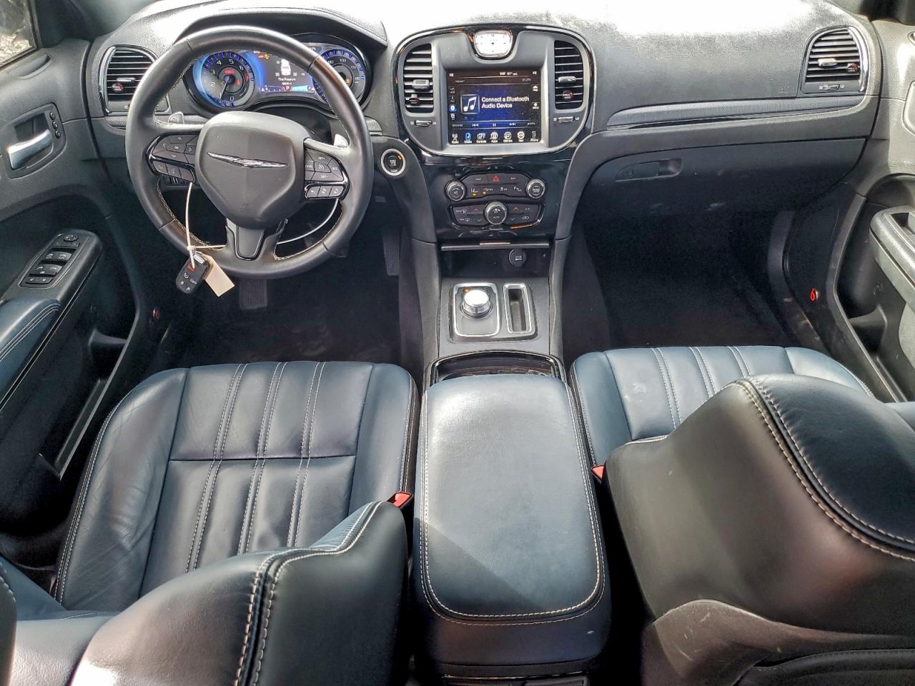 Chrysler 300 S Image 5