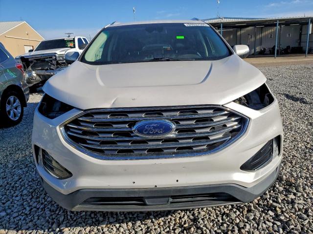 Ford Edge Titanium Image 4