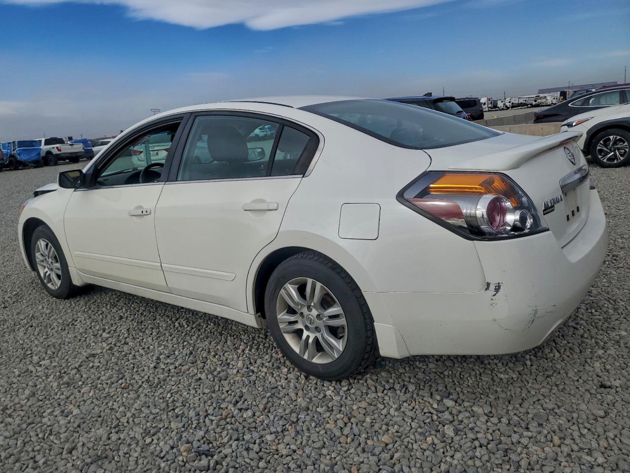 Nissan Altima Base Image 9