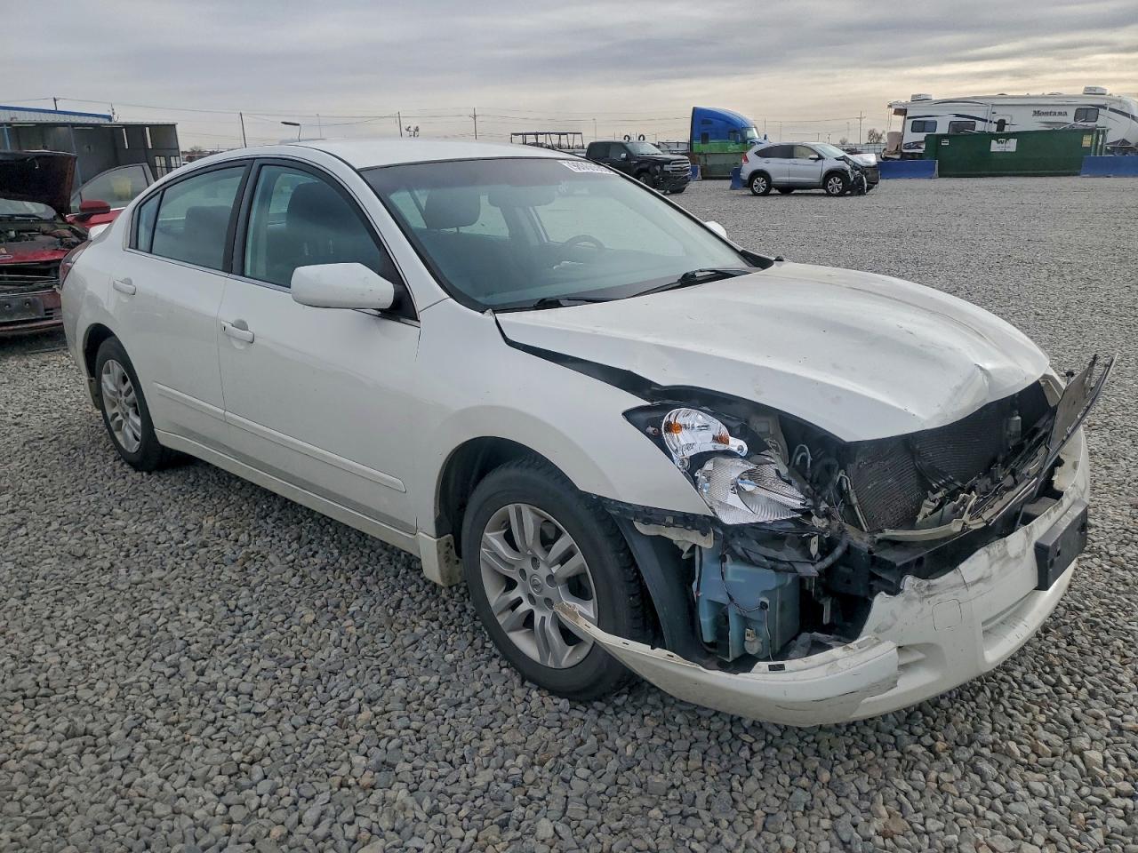 Nissan Altima Base Image 4