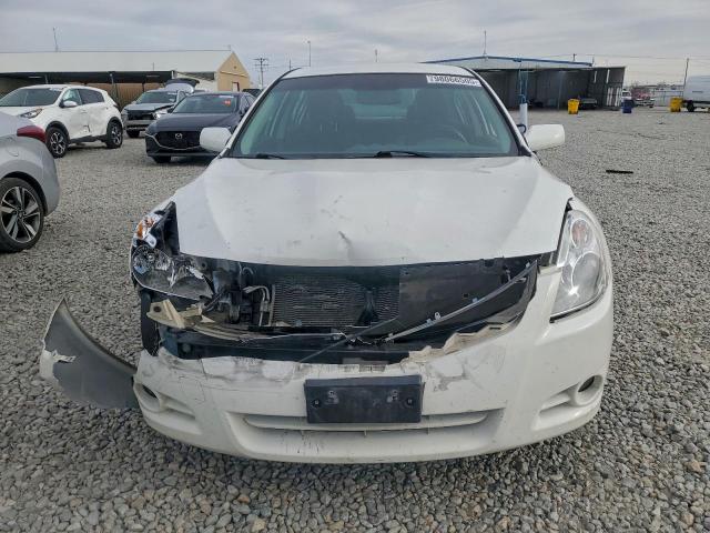 Nissan Altima Base Image 5