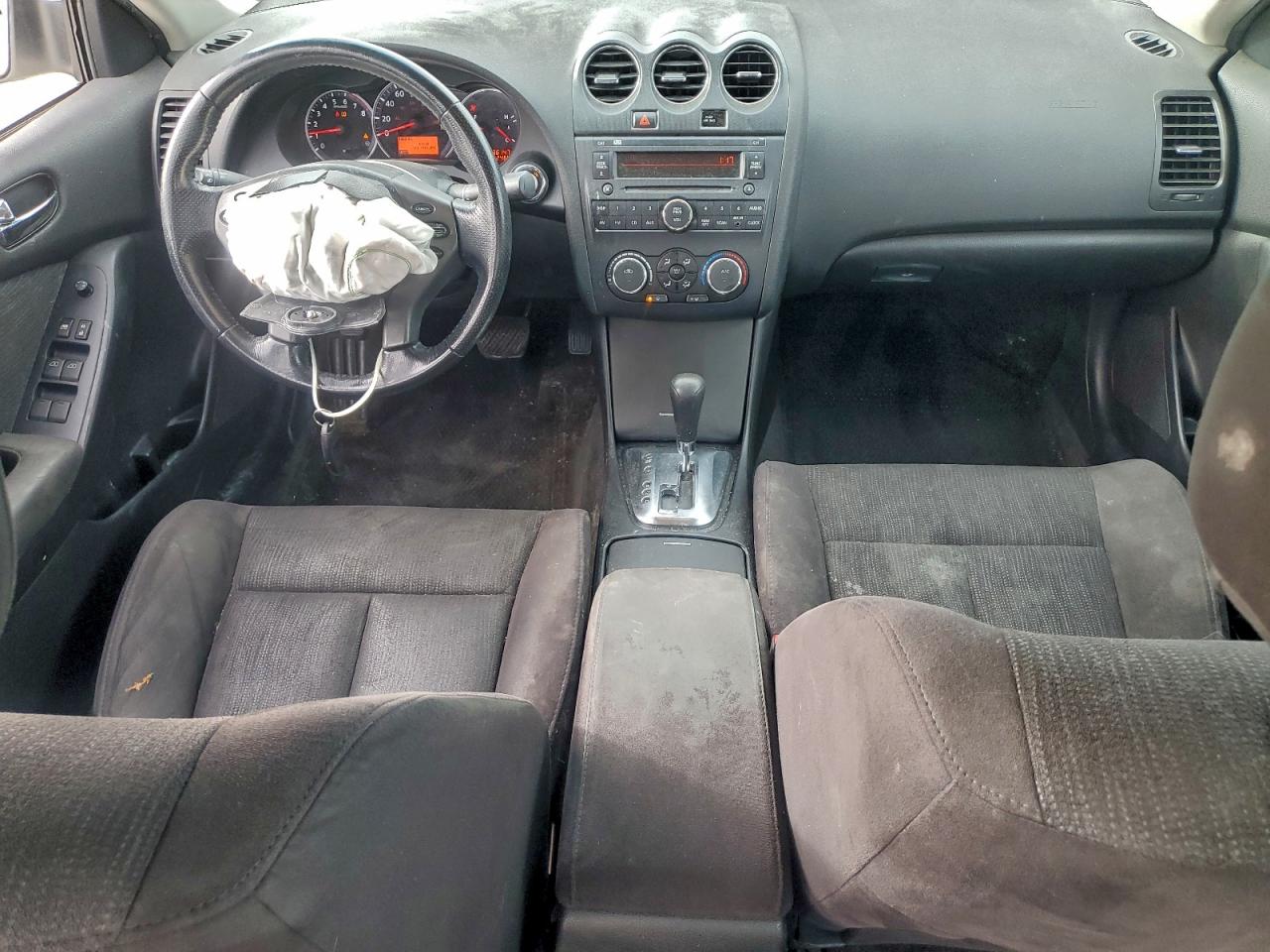 Nissan Altima Base Image 6