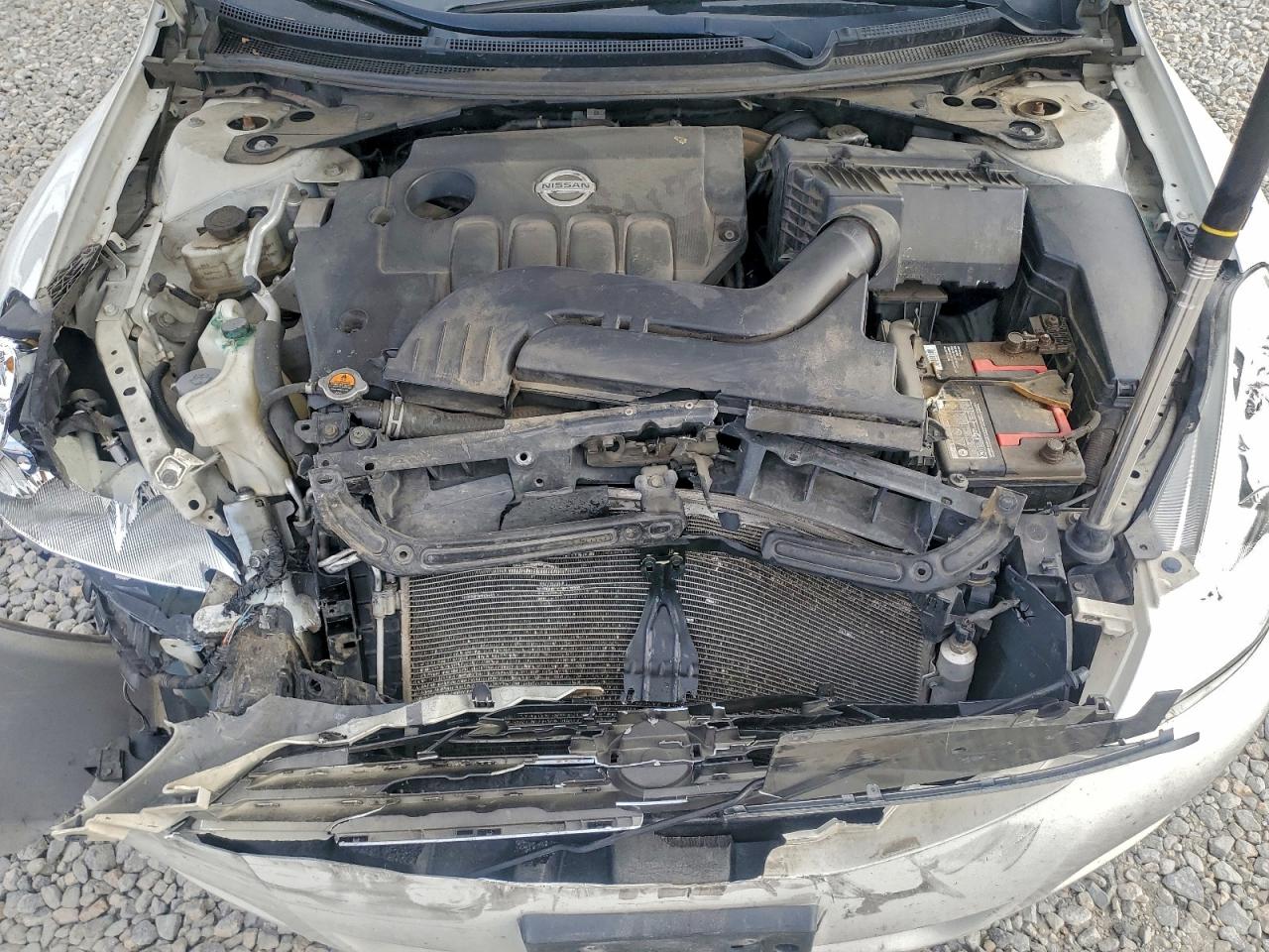 Nissan Altima Base Image 8