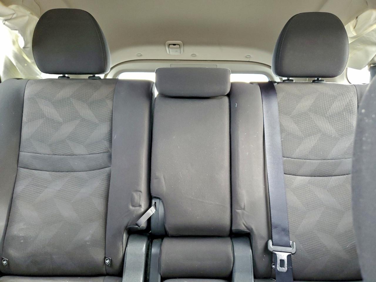 Nissan Rogue S Image 10