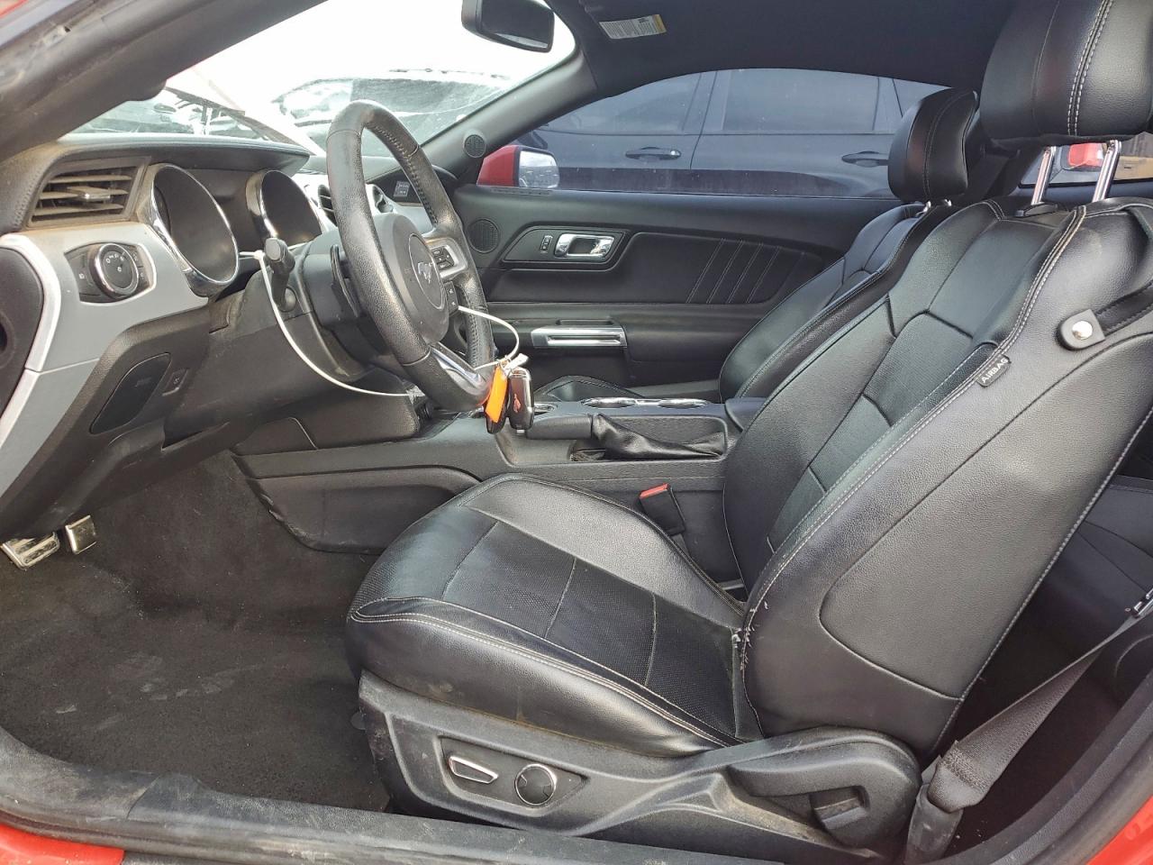 Ford Mustang Image 4