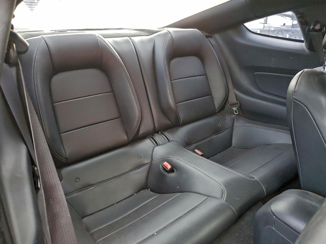 Ford Mustang Image 7