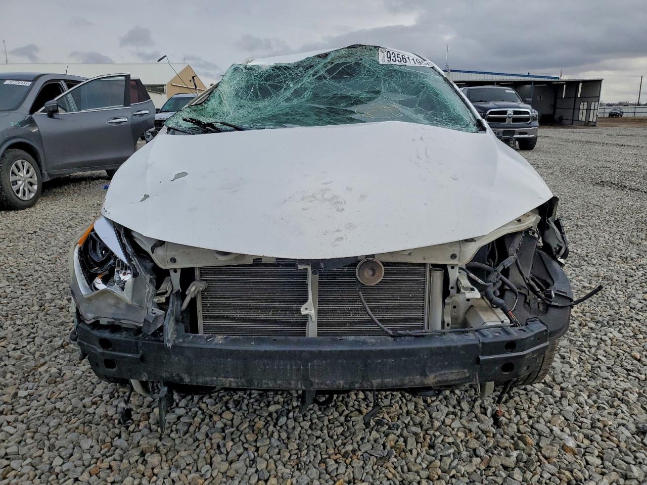 Toyota Corolla L Image 6