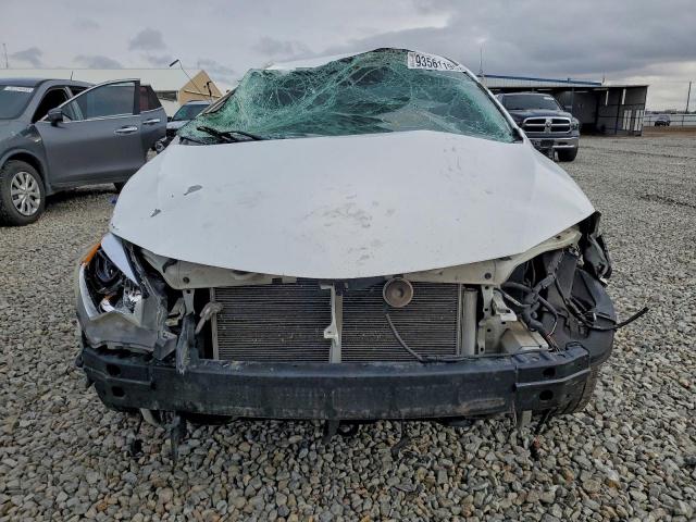 Toyota Corolla L Image 6