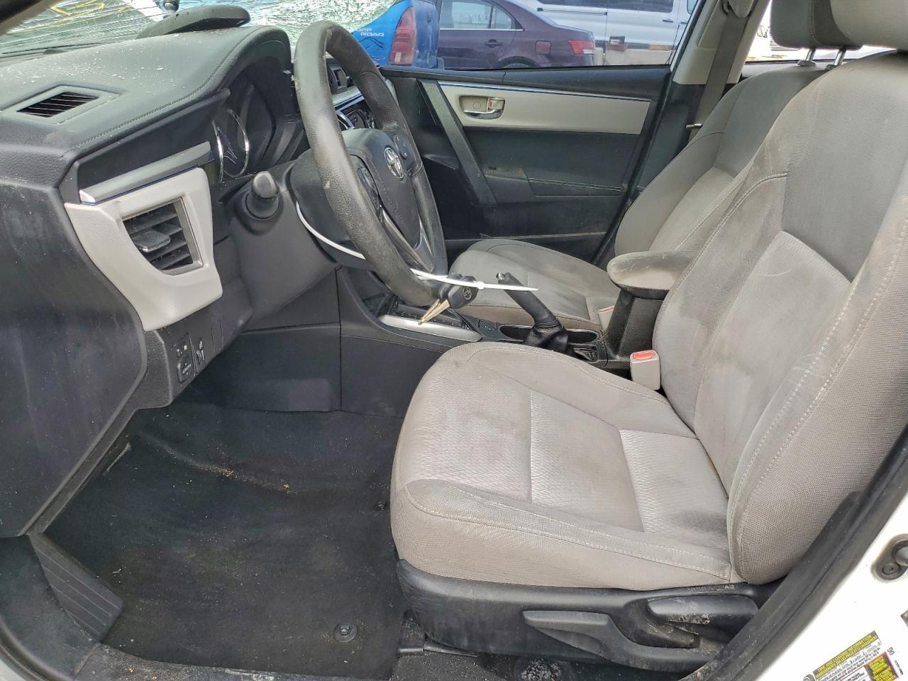 Toyota Corolla L Image 5