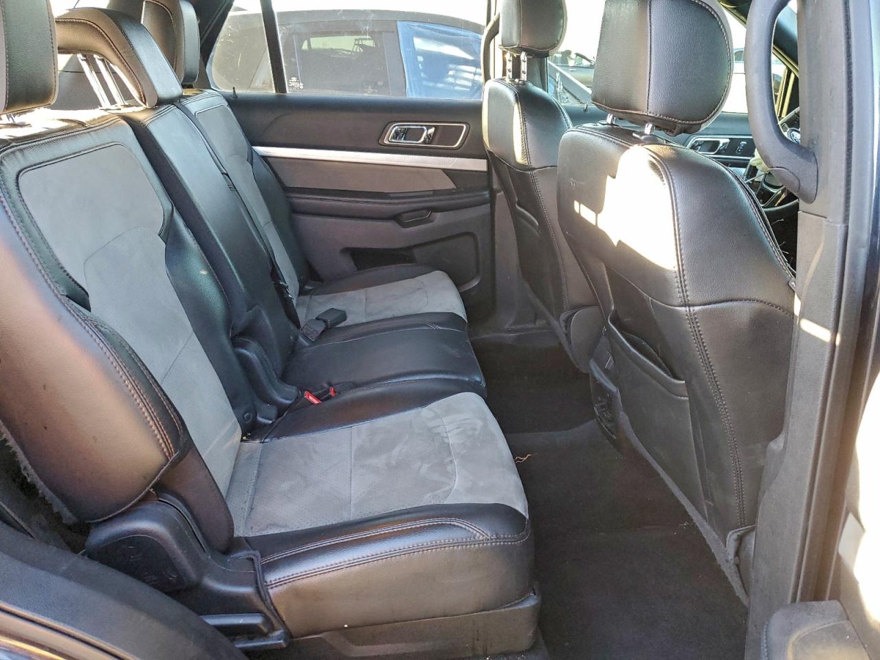 Ford Explorer Xlt Image 9