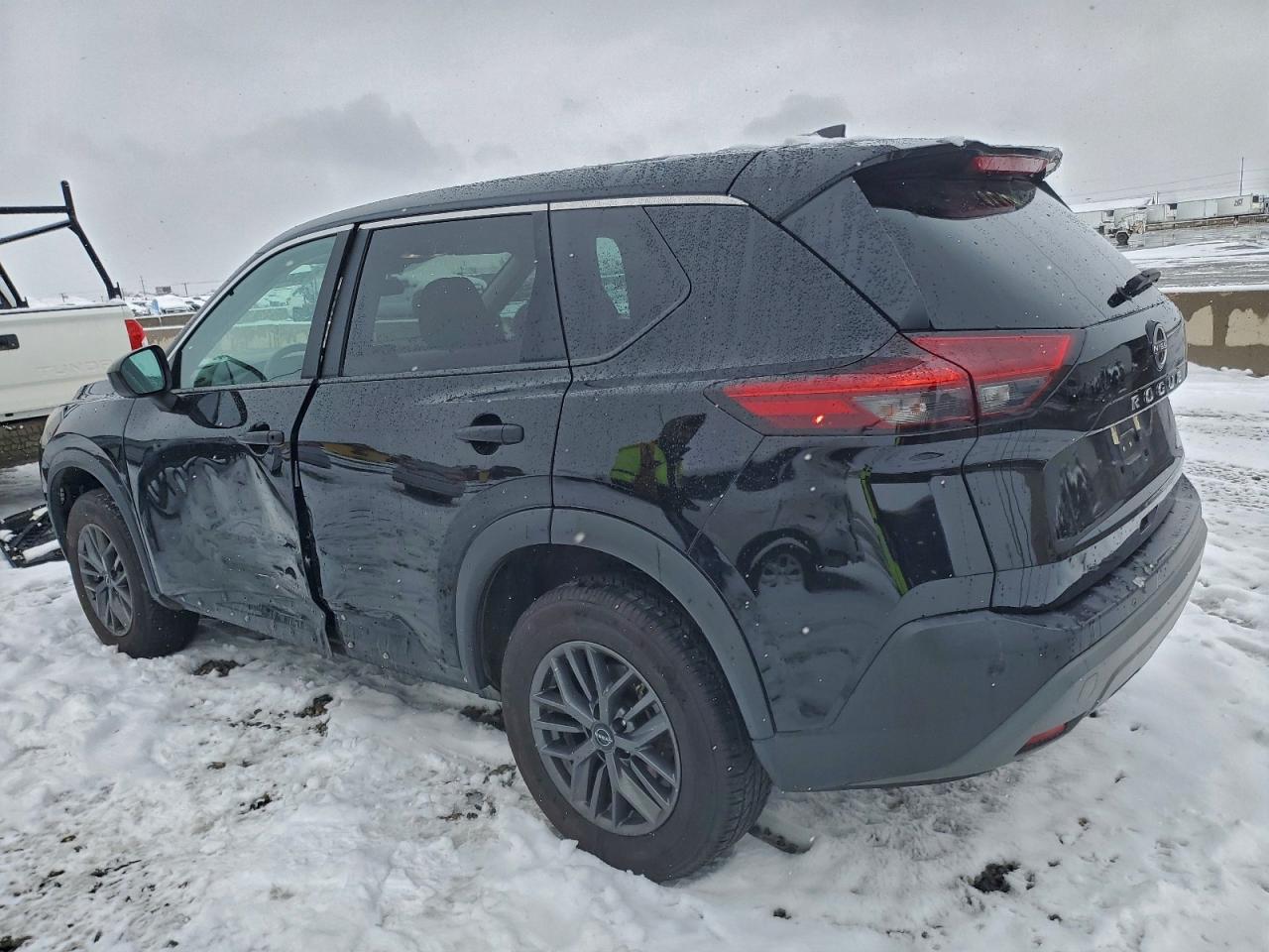 Nissan Rogue S Image 9