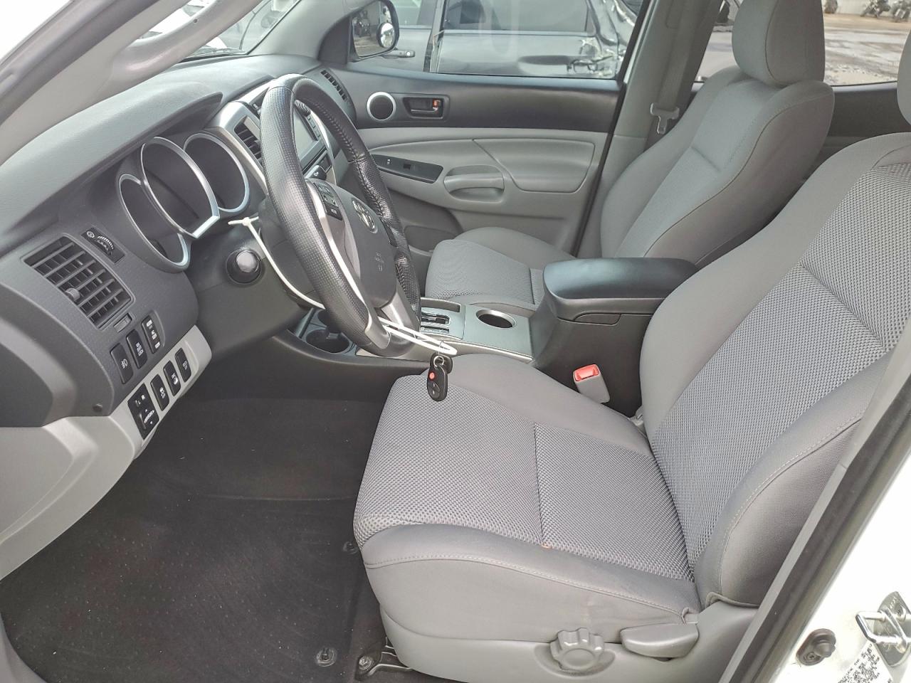 Toyota Tacoma Double Cab Image 3