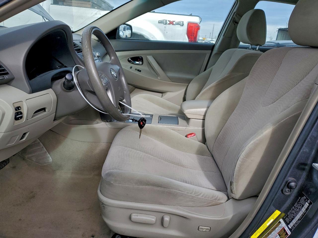 Toyota Camry Base Image 7