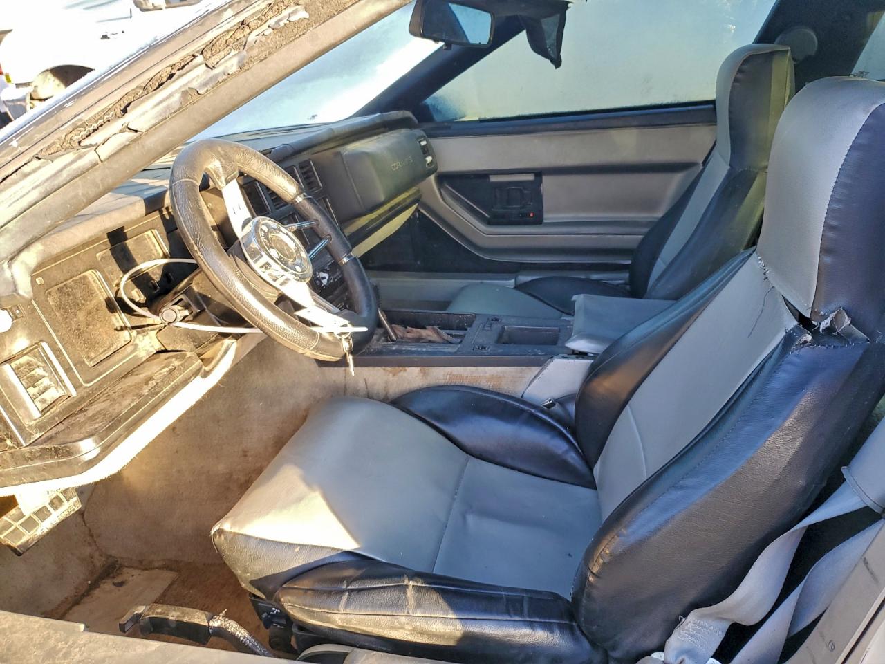 Chevrolet Corvette Image 11