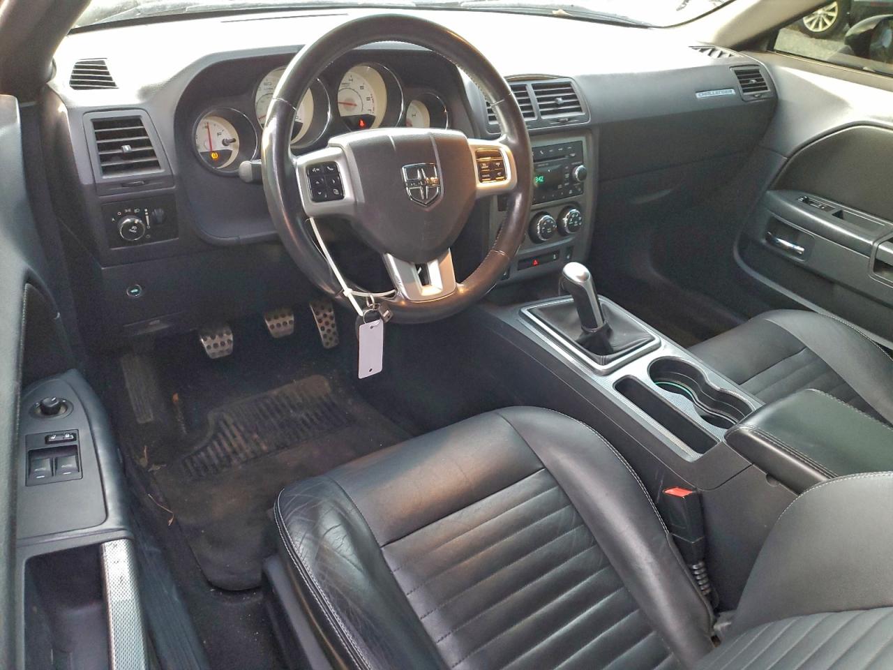 Dodge Challenger R/t Image 12