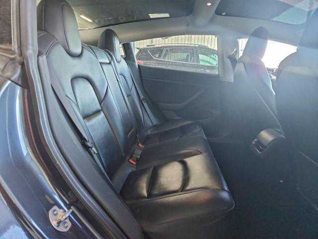 Tesla Model 3 Image 5