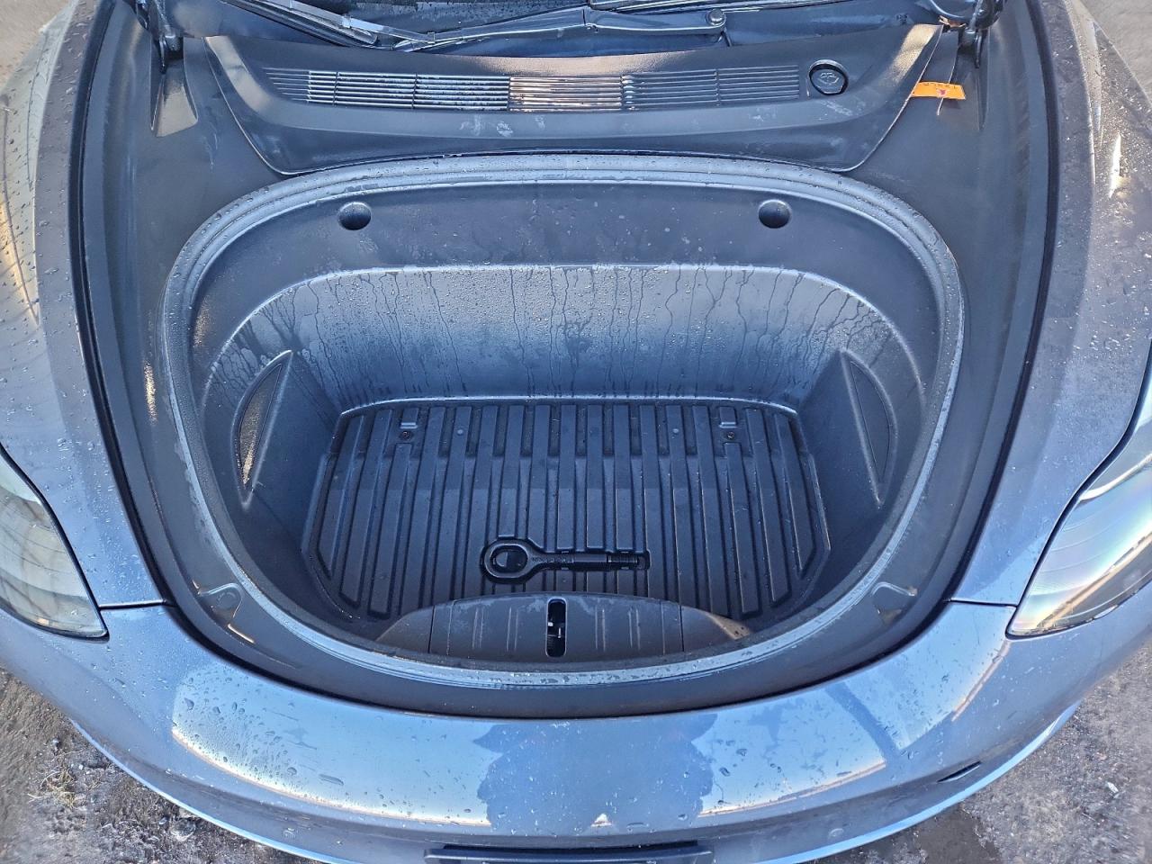 Tesla Model 3 Image 8