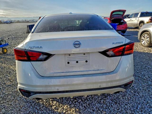 Nissan Altima Platinum Image 2