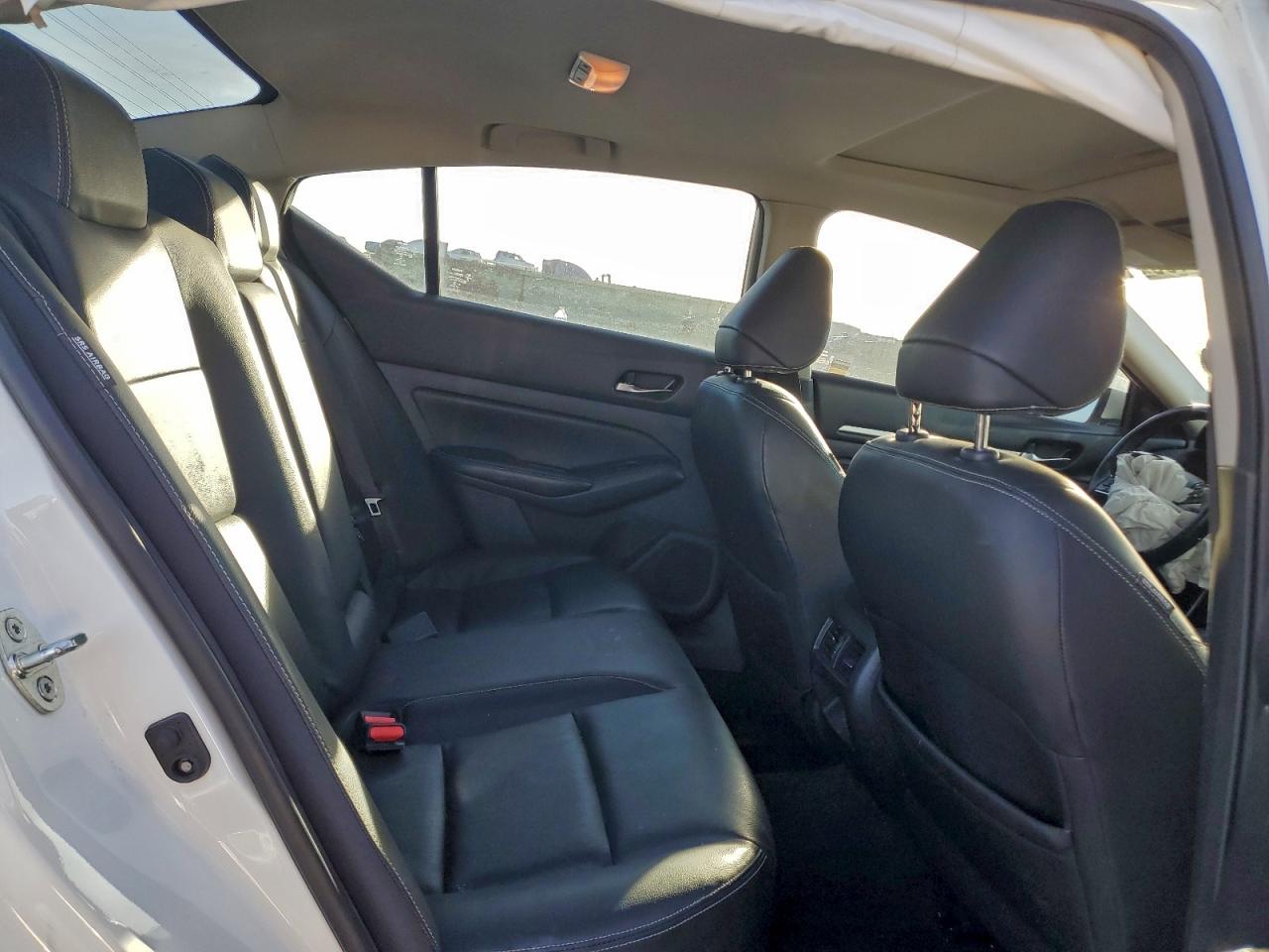 Nissan Altima Platinum Image 9