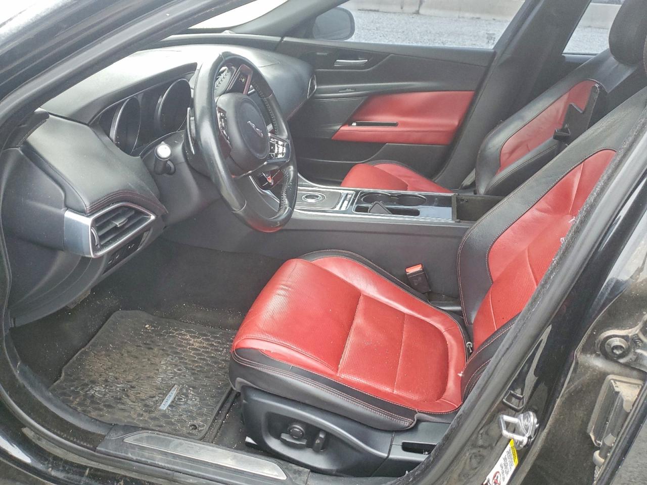 Jaguar XE R - Sport Image 11