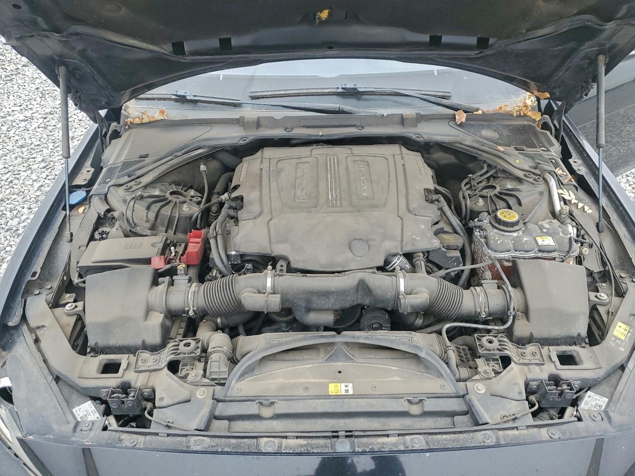 Jaguar XE R - Sport Image 12