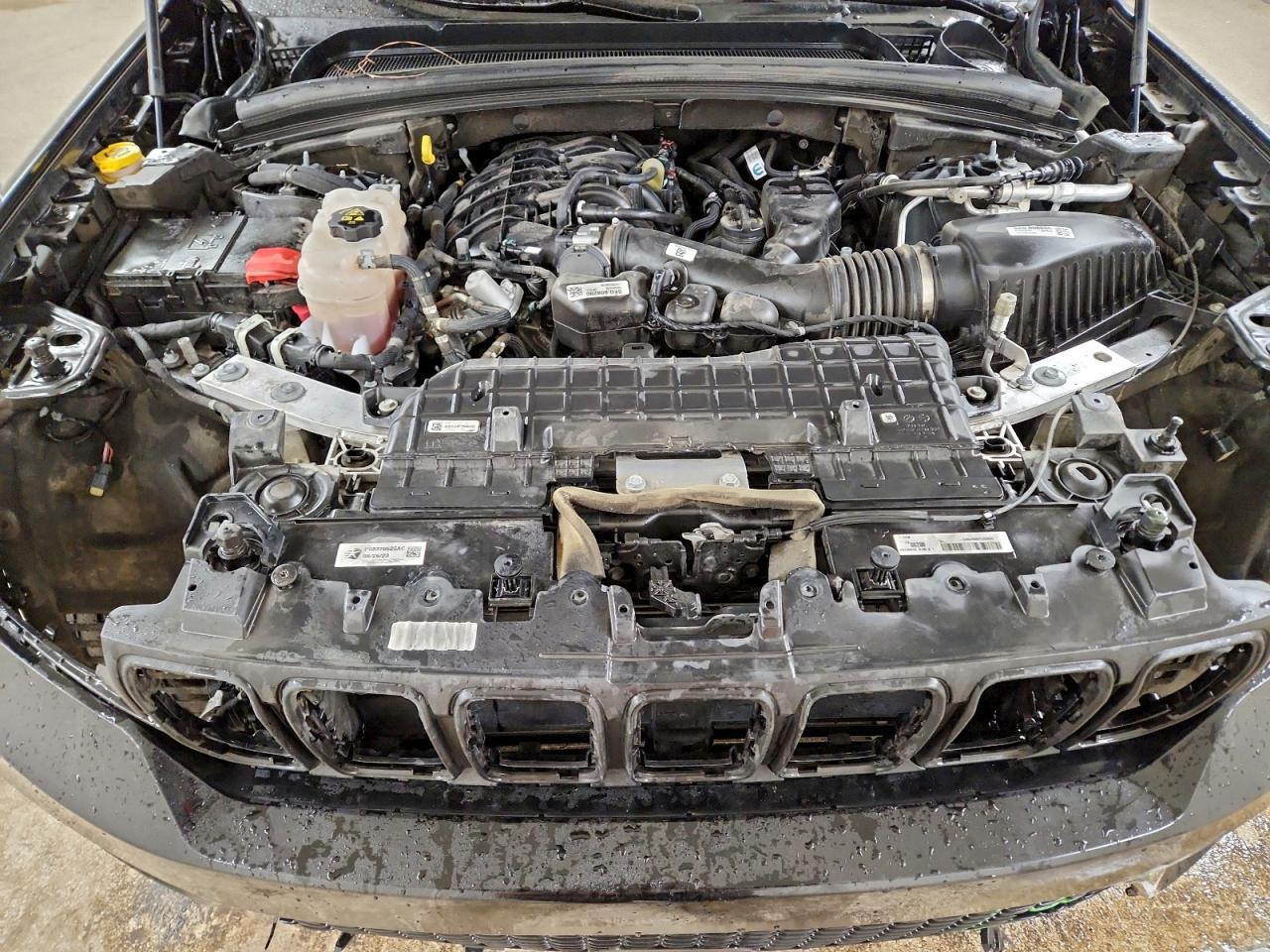 Jeep Grand Cherokee Laredo Image 2