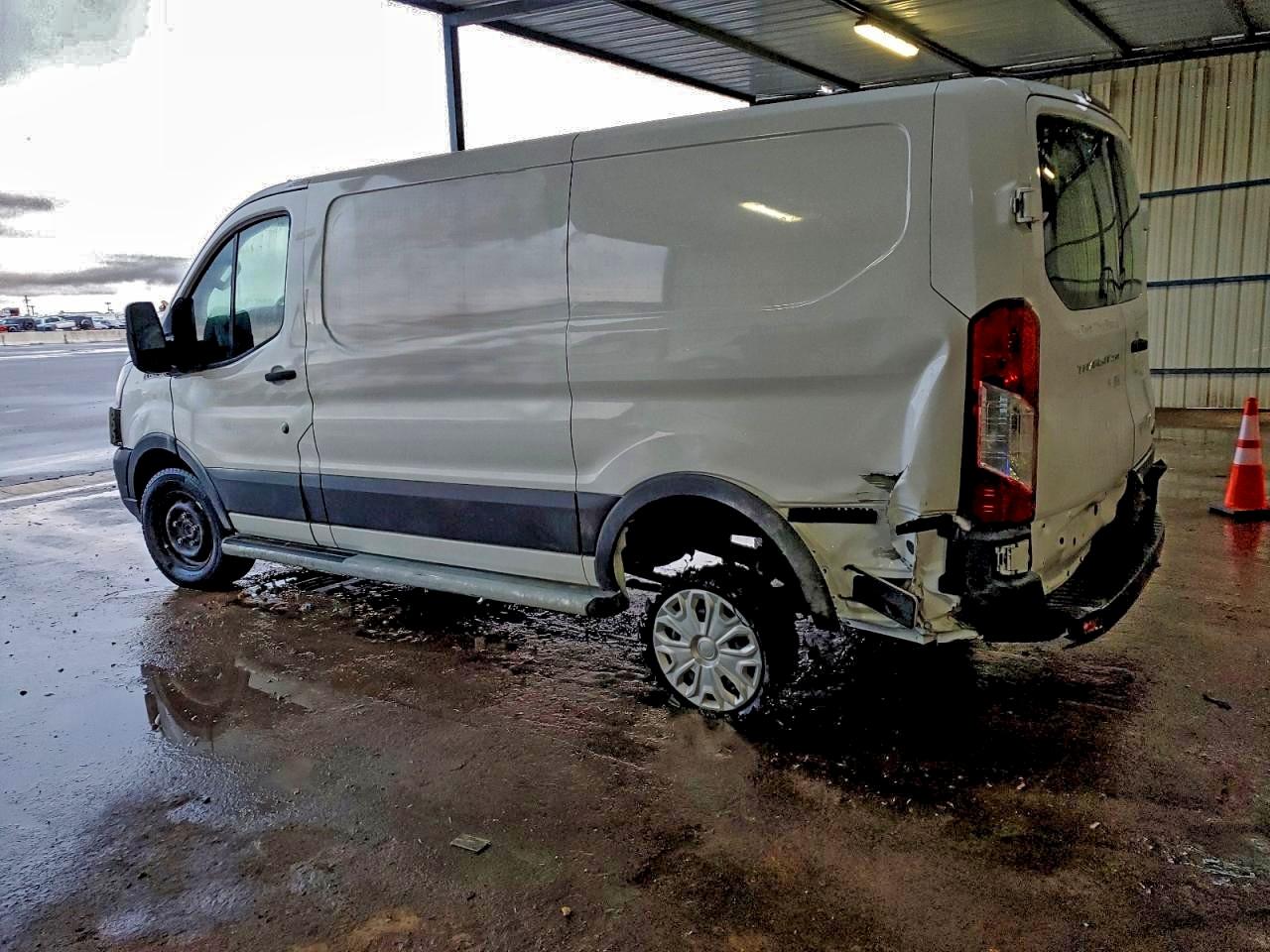 Ford Transit T-250 Image 2