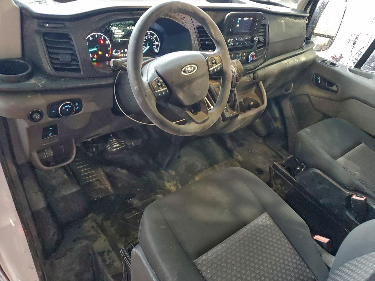 Ford Transit T-250 Image 14