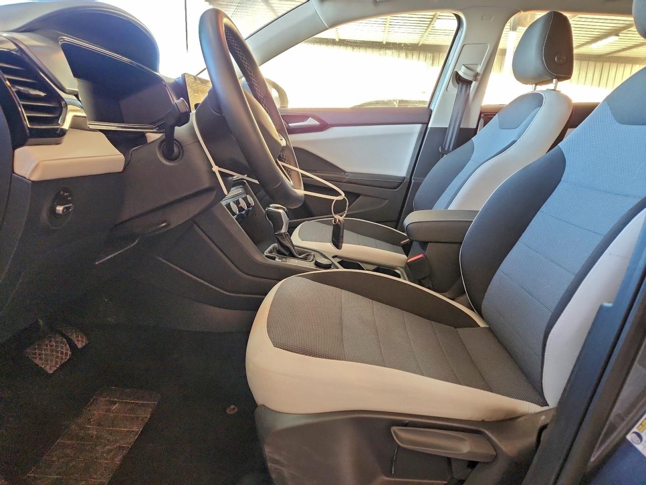 Volkswagen Taos S Image 11